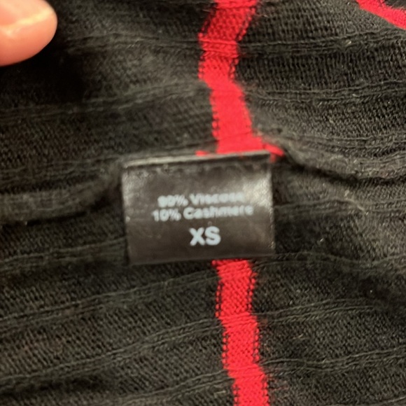 VGUC Jenni Kayne cashmere blend black w red stripe rib knit short sleve sweater. - Picture 7 of 8